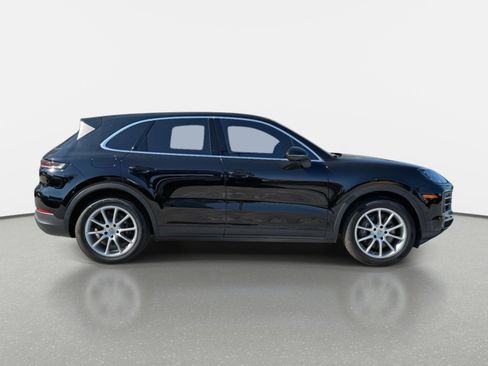 Used 2024 Porsche Cayenne AWD image 2