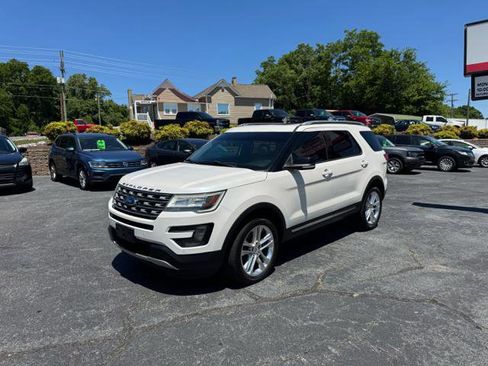 Used 2016 Ford Explorer XLT w/ Equipment Group 202A AWD/4WD image 7