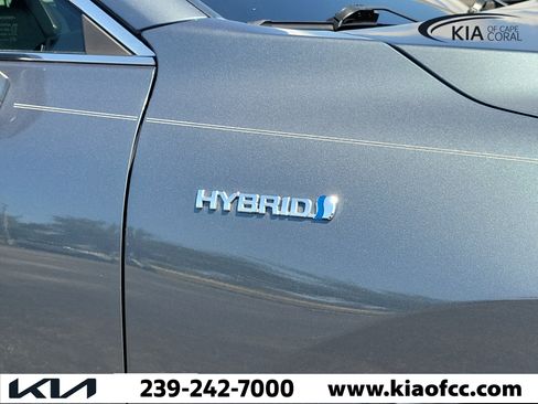 Used 2021 Toyota Venza LE AWD/4WD image 9