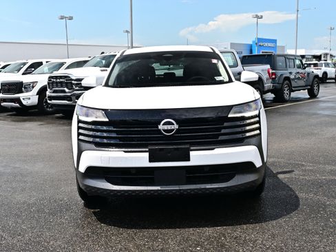 Certified 2025 Nissan Kicks SV AWD/4WD image 3