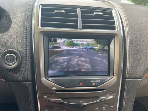 Used 2012 Lincoln MKX FWD image 19