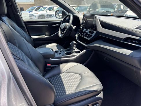 Used 2025 Toyota Highlander XSE AWD/4WD image 39