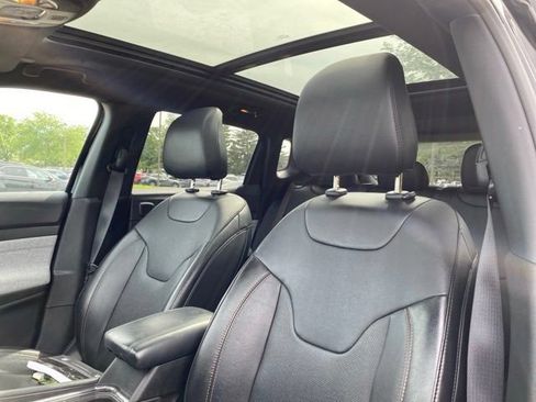 Used 2023 Jeep Compass Latitude w/ Sun and Sound Group AWD/4WD image 15