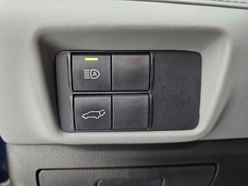 Used 2021 Toyota Highlander LE image 27