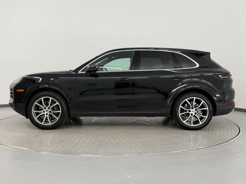 Certified 2025 Porsche Cayenne AWD/4WD image 2