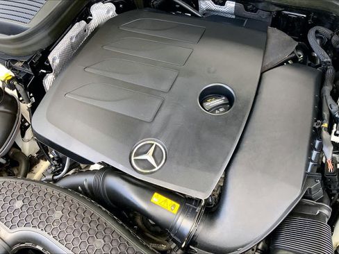 Certified 2022 Mercedes-Benz GLC 300 4MATIC w/ Premium Package Lite image 33