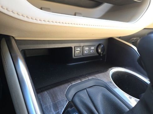 Used 2023 Toyota Highlander Limited image 18