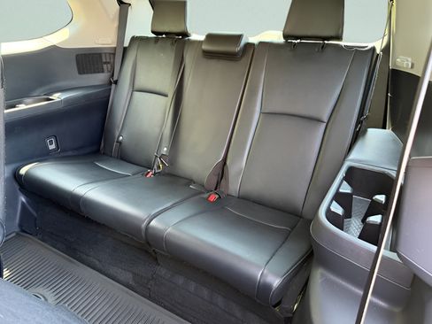 Used 2024 Toyota Grand Highlander AWD image 8