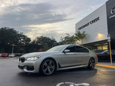 Used 2018 BMW 750i image 13