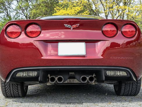 Used 2007 Chevrolet Corvette Coupe w/ Preferred Equipment Group RWD image 21