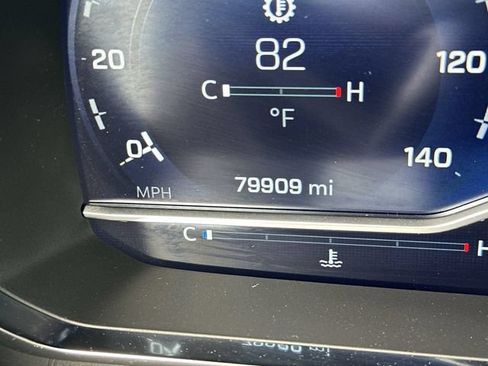 Certified 2022 Chevrolet Tahoe LT w/ Luxury Package AWD/4WD image 12