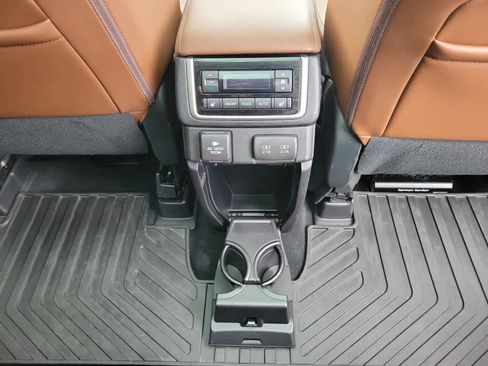 Used 2020 Subaru Ascent Touring AWD/4WD image 31