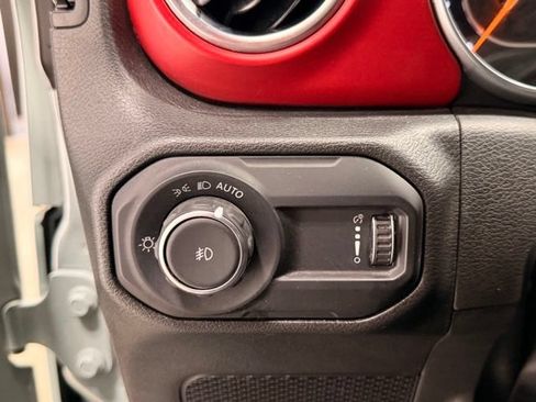 Used 2023 Jeep Wrangler Unlimited Rubicon w/ Cold Weather Group AWD/4WD image 19