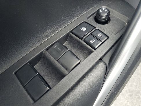 Used 2024 Toyota Corolla Cross LE image 20