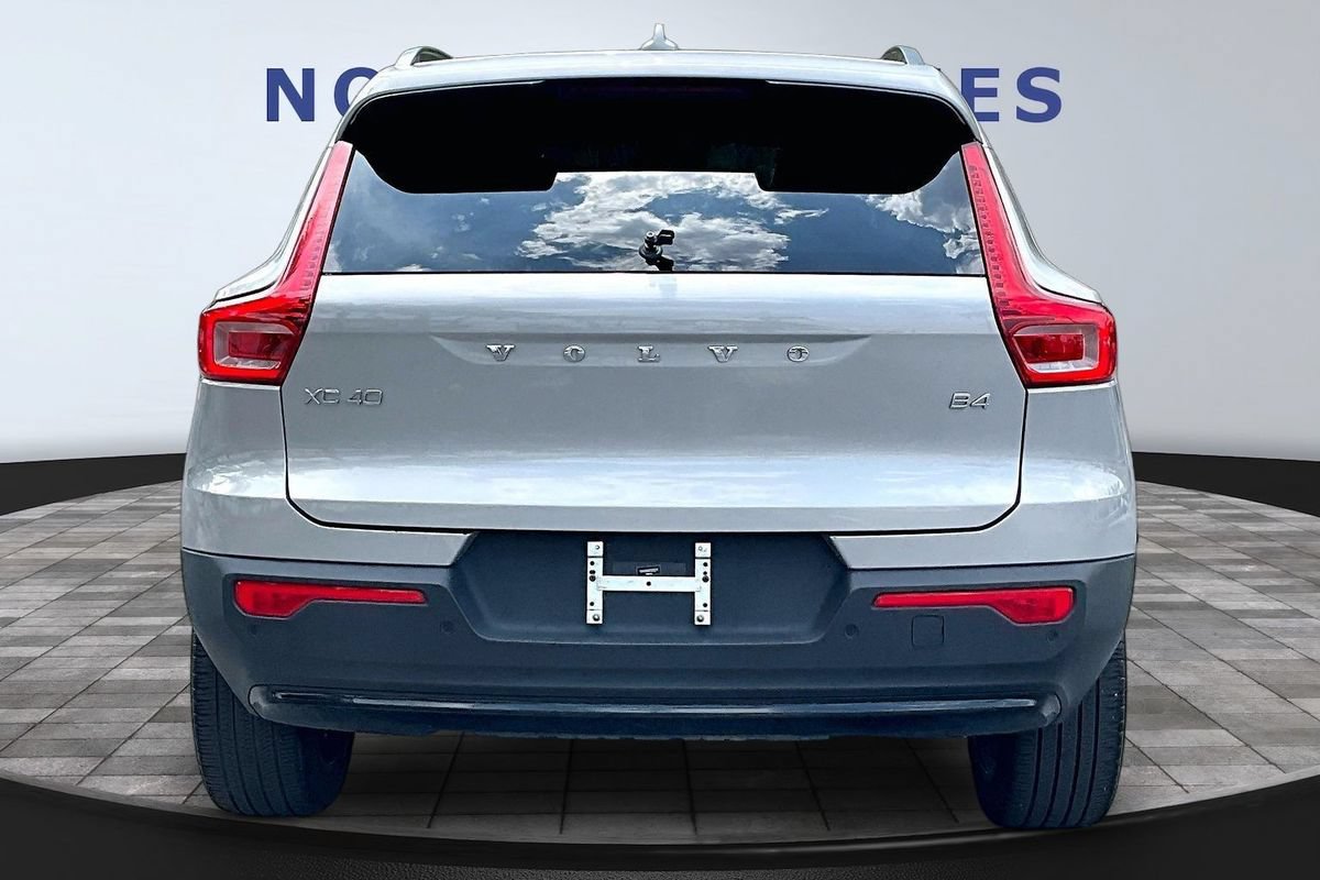 Used 2023 Volvo XC40 B4 Ultimate w/ Protection Package Premier FWD image 5