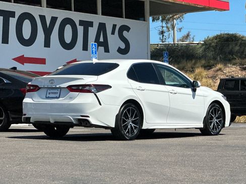 Used 2023 Toyota Camry SE FWD image 5