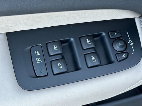 New 2026 Volvo XC60 B5 Plus w/ Protection Package Premier image 15