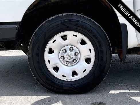 Used 2017 Nissan Titan S AWD/4WD image 30