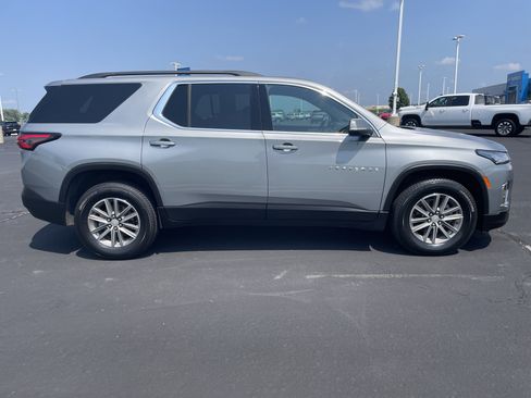 Used 2023 Chevrolet Traverse LT w/ Rear Camera Mirror Package AWD/4WD image 6