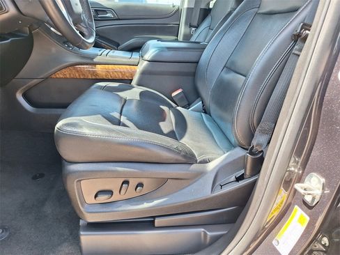 Used 2018 Chevrolet Suburban Premier image 29