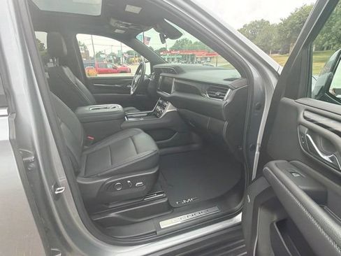 Used 2023 GMC Yukon XL Denali AWD/4WD image 13