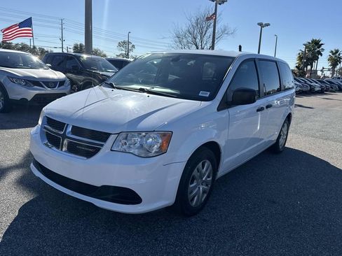 Used 2019 Dodge Grand Caravan SE w/ UConnect Hands-Free Group image 8