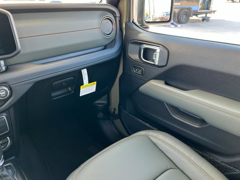New 2026 Jeep Gladiator Mojave AWD/4WD image 10