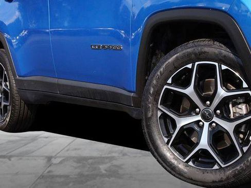 Used 2025 Jeep Compass Limited AWD/4WD image 3