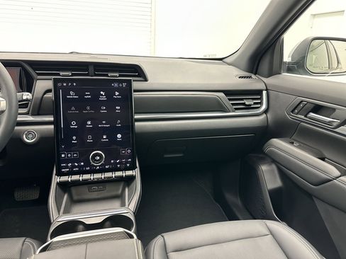 Certified 2025 GMC Terrain Elevation w/ Elevation Premium Package AWD/4WD image 27