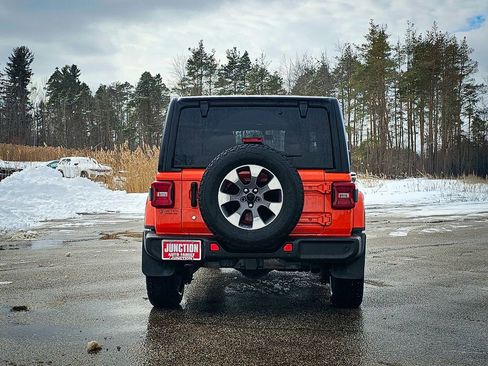 Used 2018 Jeep Wrangler Unlimited Sahara image 4