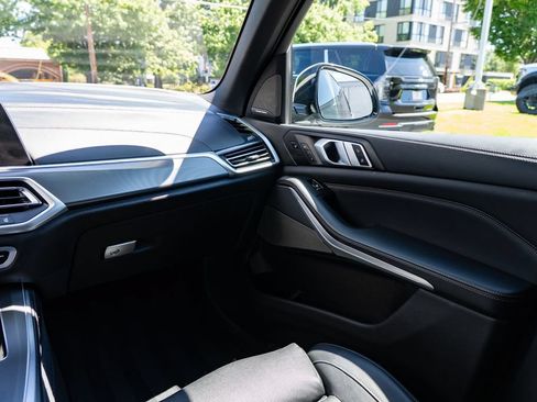 Used 2019 BMW X5 xDrive50i w/ M Sport Package AWD/4WD image 11