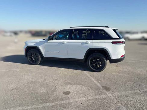 New 2026 Jeep Grand Cherokee Altitude image 7