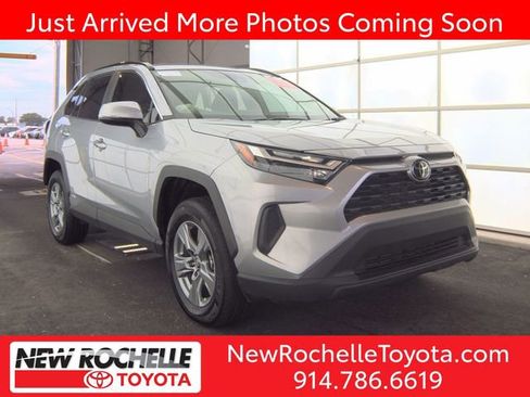 Used 2025 Toyota RAV4 XLE AWD/4WD image 1