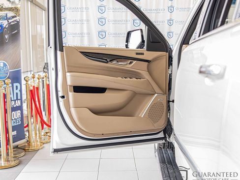 Used 2019 Cadillac Escalade ESV Platinum image 32