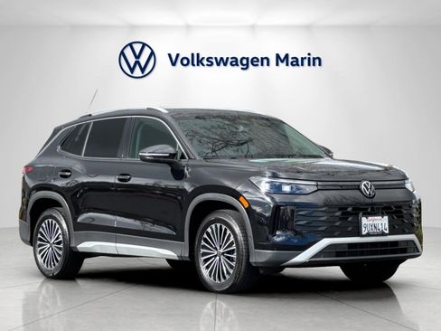 Used 2025 Volkswagen Tiguan S w/ 18" Wheel Package image 7