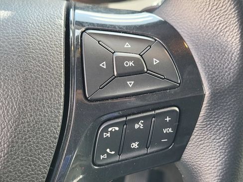 Used 2017 Ford Explorer XLT w/ Equipment Group 202A AWD/4WD image 19