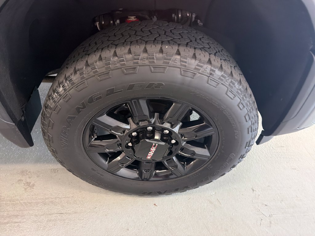 Used 2024 GMC Sierra 2500 AT4 w/ AT4 Premium Plus Package AWD/4WD image 6