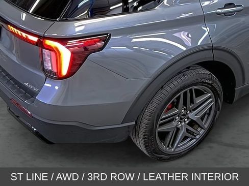Used 2025 Ford Explorer ST-Line w/ ST-Line Street Pack AWD/4WD image 13