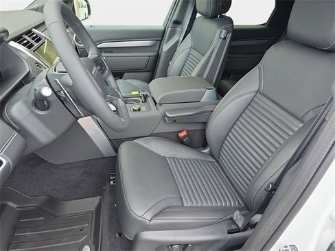 New 2026 Land Rover Discovery Limited Edition image 11