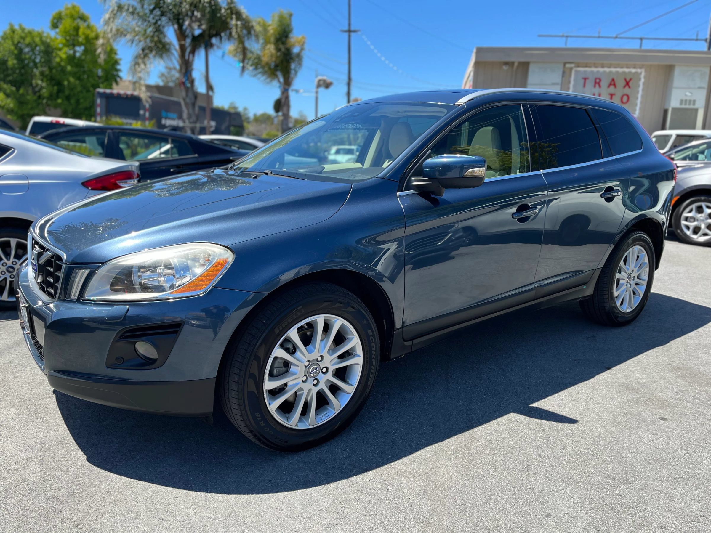 Used 2010 Volvo XC60 T6 AWD/4WD image 3