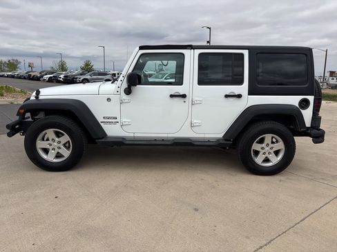 Used 2015 Jeep Wrangler Unlimited Sport w/ Quick Order Package 24S AWD/4WD image 2