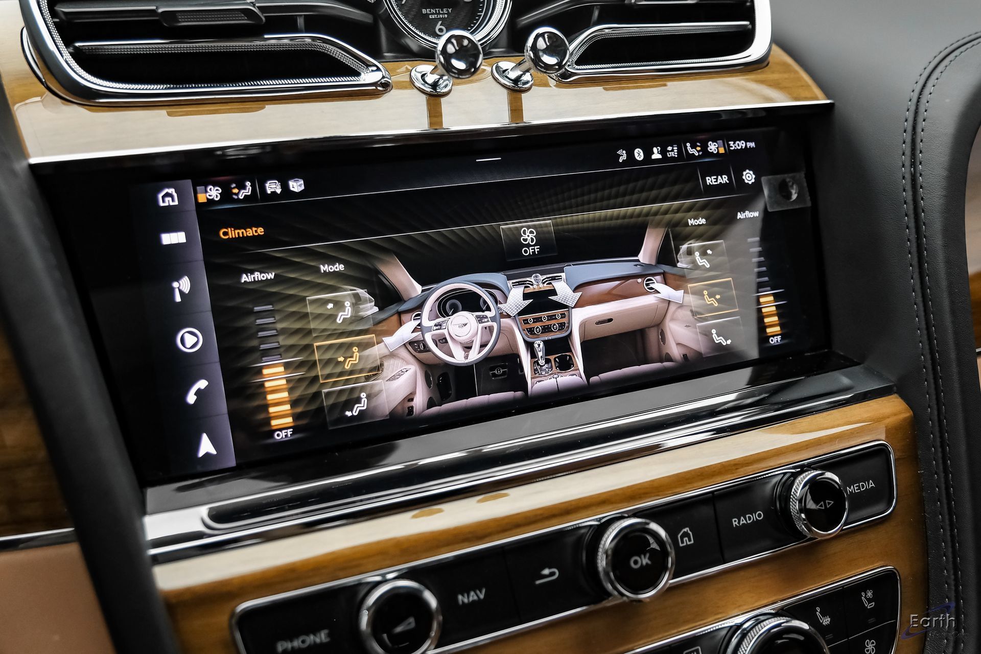 Used 2023 Bentley Bentayga Extended Wheelbase AWD/4WD image 78