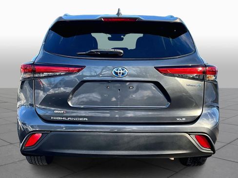 Certified 2021 Toyota Highlander XLE image 5