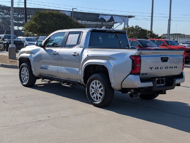 Used 2025 Toyota Tacoma SR5 AWD/4WD image 9