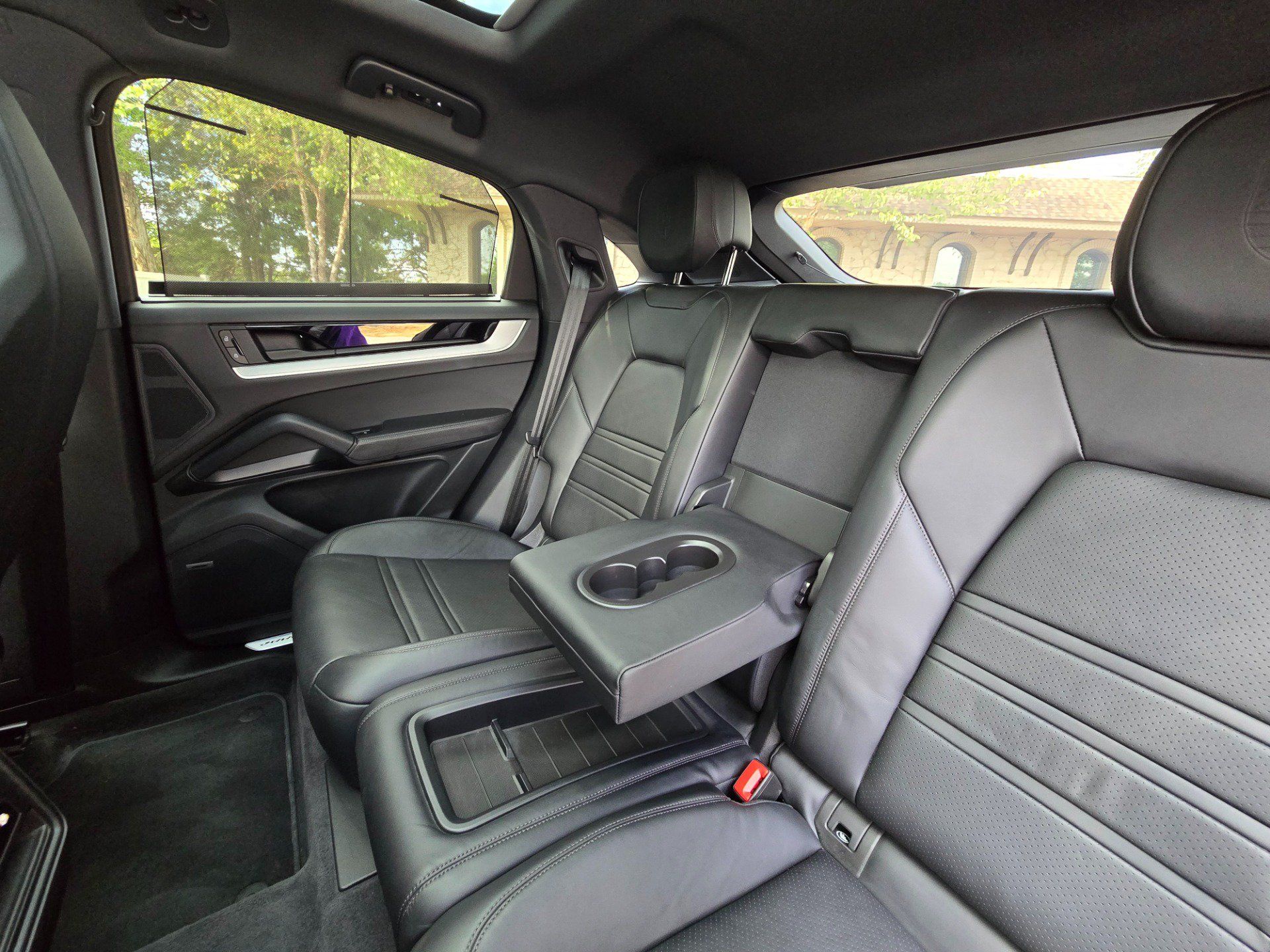 Used 2025 Porsche Cayenne Coupe AWD/4WD image 25
