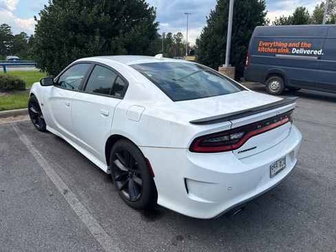 Used 2019 Dodge Charger Scat Pack w/ Navigation & Travel Group RWD image 4