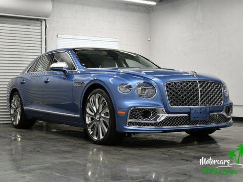 Used 2023 Bentley Flying Spur W12 image 12
