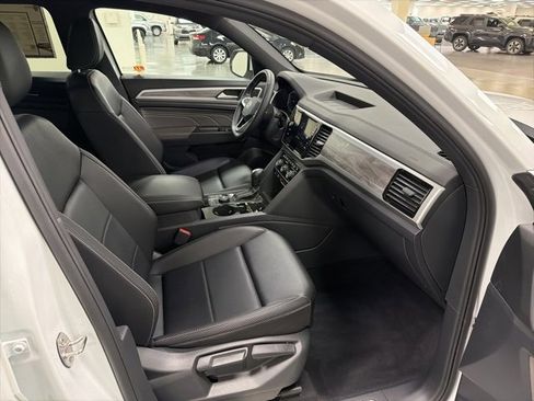 Used 2022 Volkswagen Atlas Cross Sport SE image 9