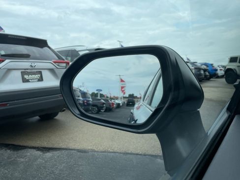 Used 2025 Toyota Camry SE image 36