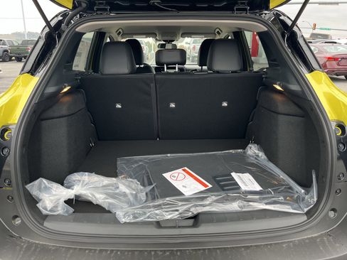 New 2026 Nissan Kicks SR w/ Cold Weather Package image 5